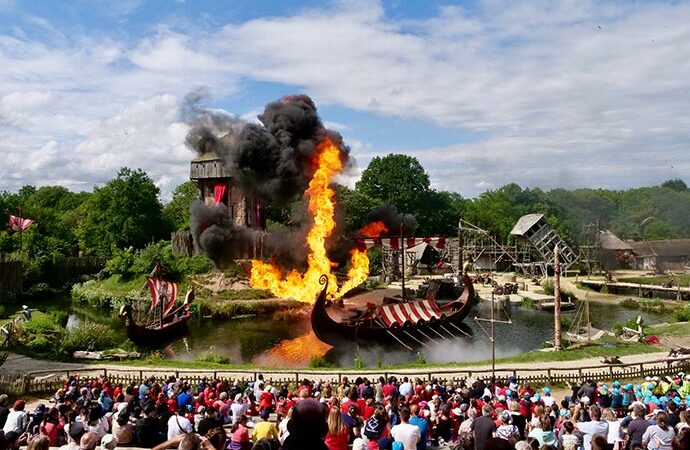 Spectacle Viking en feu voyage scolaire au Puy-du-fou