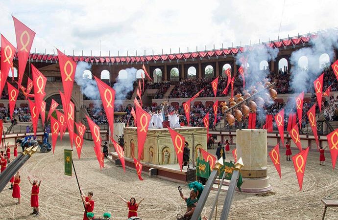 Puy-du-fou signe du triomphe