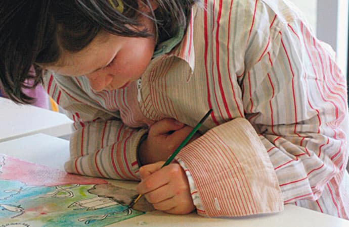 enfant en atelier peinture autour degauguin impressionnistes