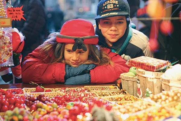 enfants confiseries marchés noël classes de découvertes