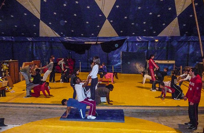 enfants en atelier chorégraphies des arts du cirque