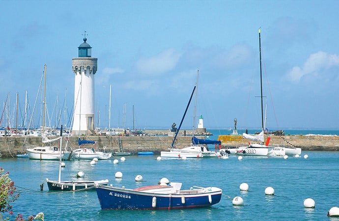 Phare et port dans le golfe du Morbihan