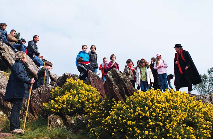enfants promenade broceliande Contes et légendes Bretagne classe de découverte