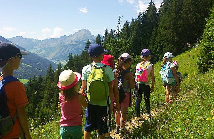 Enfants randonnée montagne été