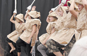 atelier théâtre enfants déguisements classe artistique Bretagne