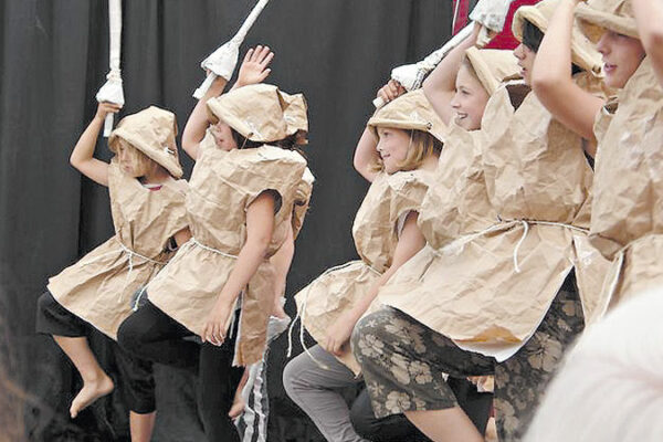 atelier théâtre enfants déguisements classe artistique Bretagne
