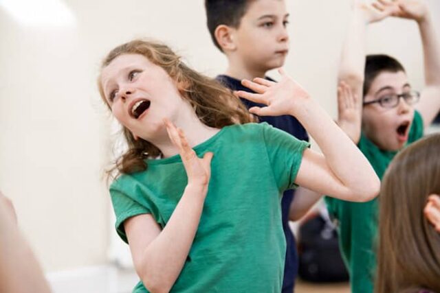 théâtre enfants activité Classe découvertes artistiques