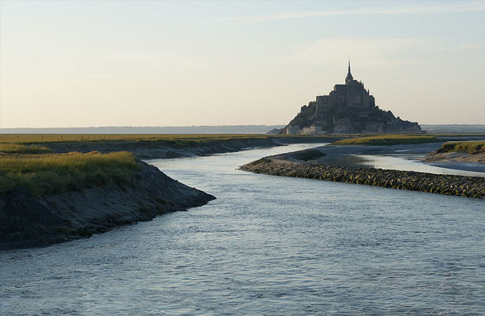 village mont-saint-michel grandes marées paysage eau