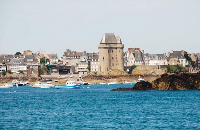 saint-malo bateaux pêche côte village