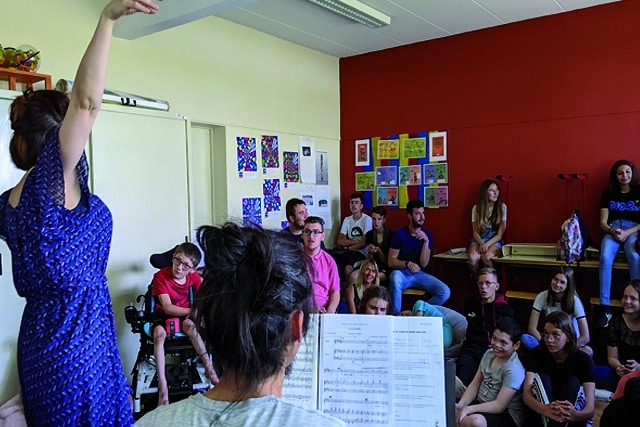 atelier art lyrique enfant chantant en chorale