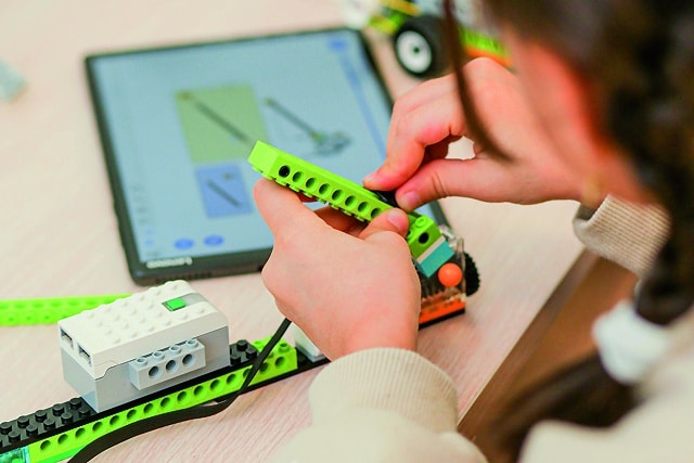 élèves projet construction robot et programmation