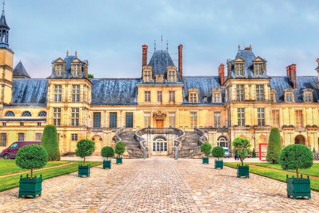 château-fontainebleau-molière dessin du château de fontainebleau résidence de Molière