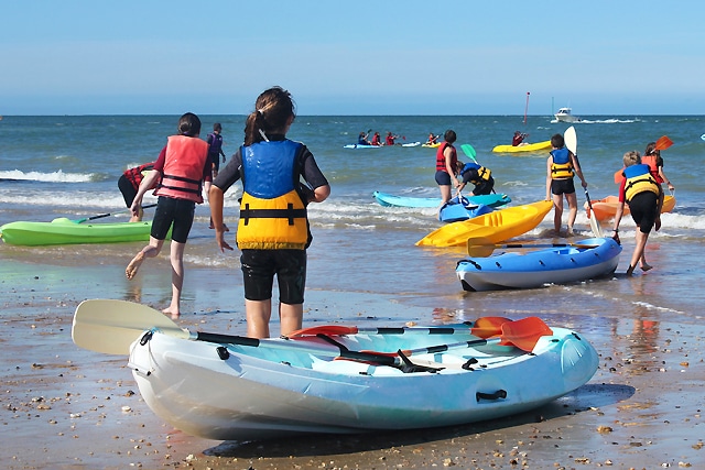 kayak enfant classe de mer côte d'azur