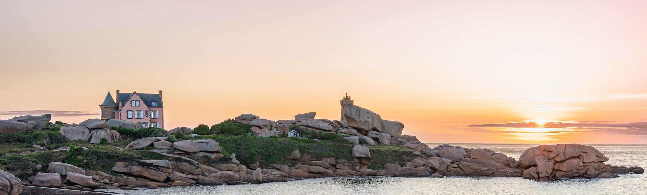 Randonnée en bord de mer pendant la classe de mer