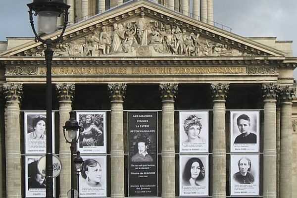 monument pantheon affiche aux-grandes-femmes