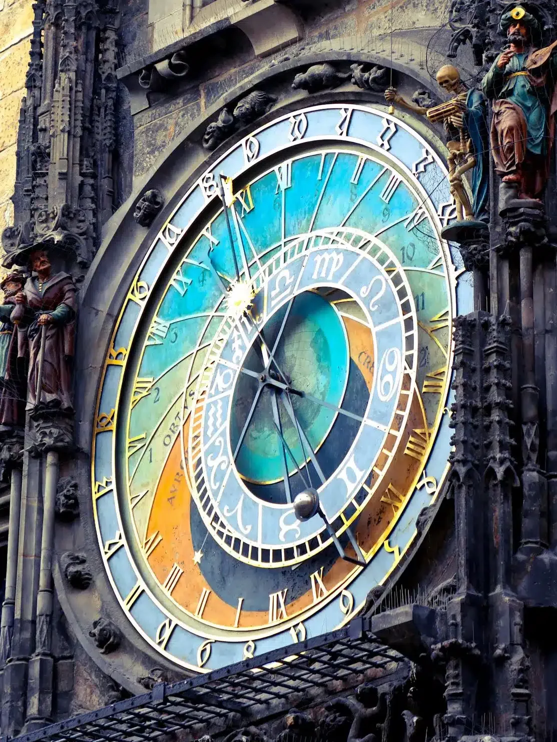 Horloge su rune clocher à Prague