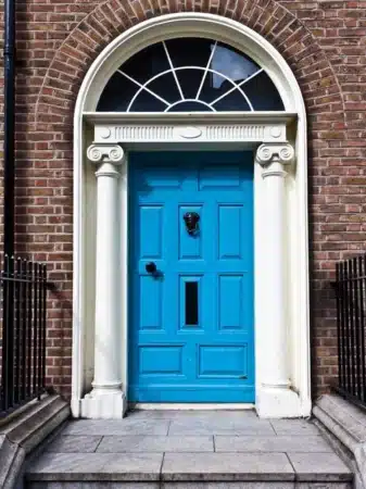 porte bleu style anglais à Dublin