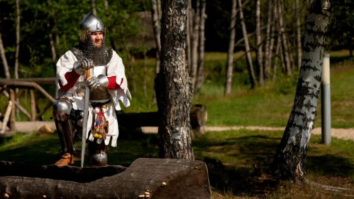 reconstitution-moyen-age-voyage-scolaire-france Reconstitution du Moyen-âge en voyage scolaire en France