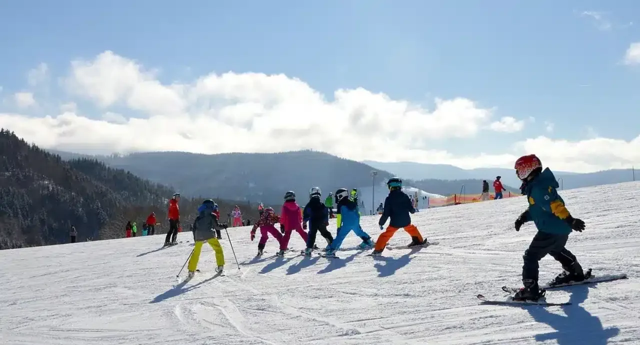 cours de ski enfants en classes de neige