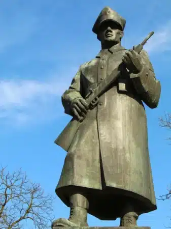 Statue homme guerre mondiale