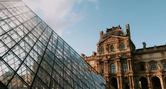 louvre à paris monument patrimoine