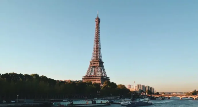paris tour eiffel et la seine