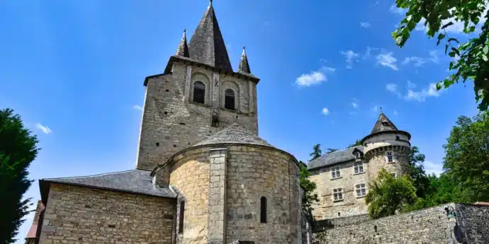 Église en pierres en Occitanie