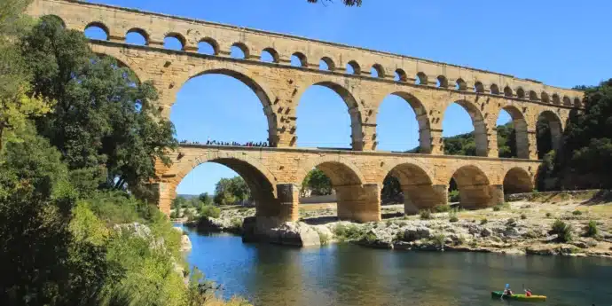 Canoë sous le Pont du Gard