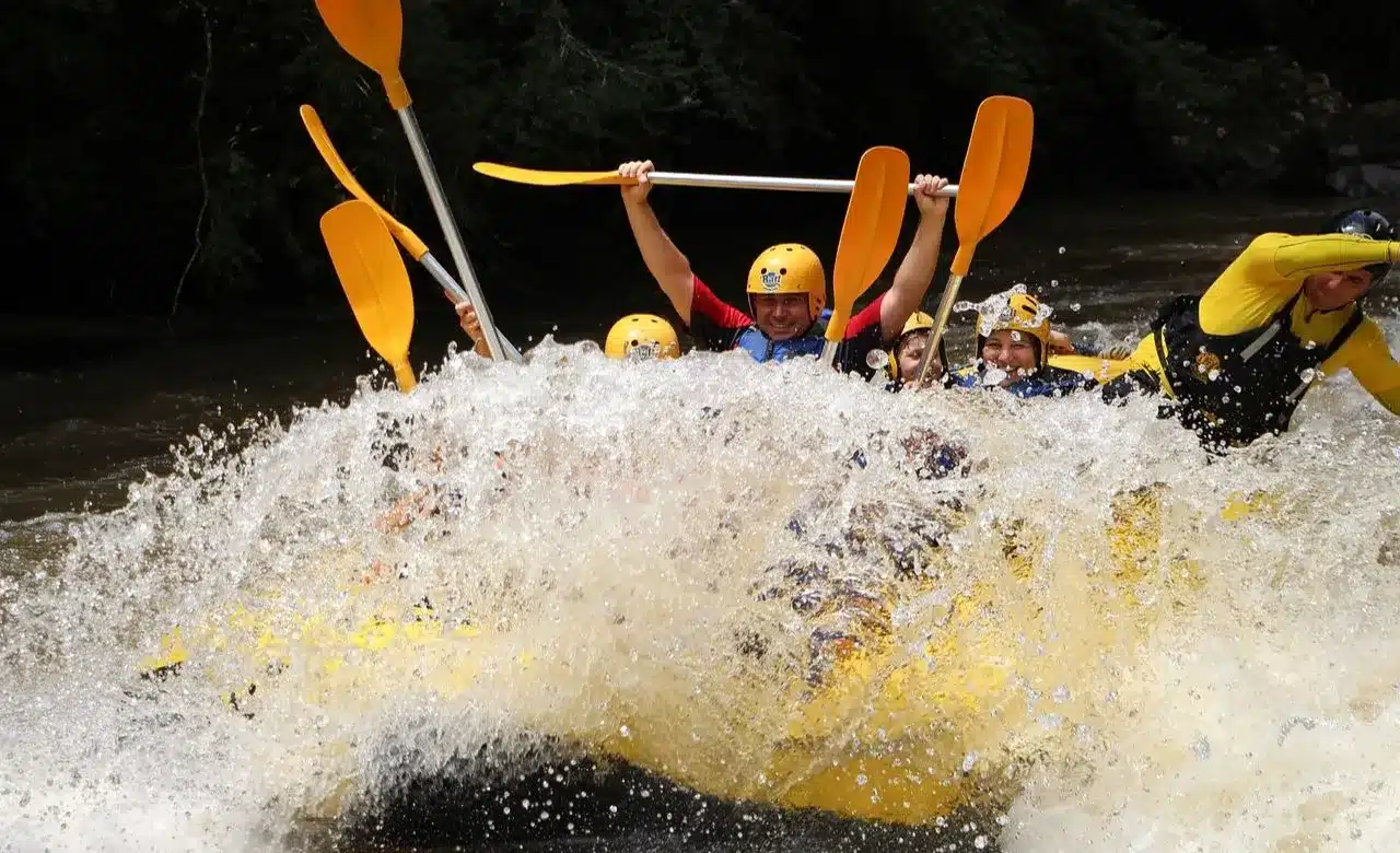 eleves en sejour integration activité rafting