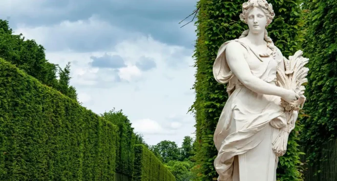 statue dans jardin de versailles