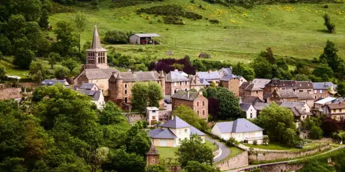 village typique d'Aveyron en Occitanie