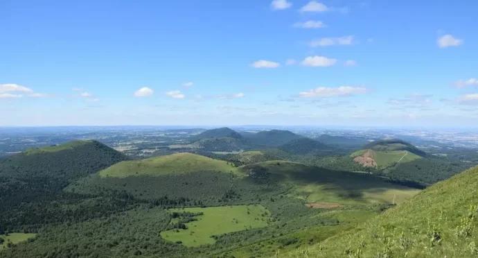 chaine de volcans dans la nature